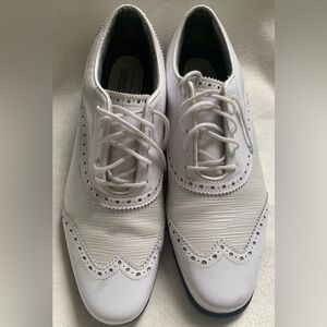 FootJoy Tailored Wingtip Spikeless Golf Shoes Womens Size 10 M White Black 91686